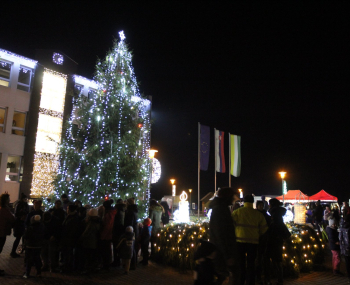 Punč, vôňa trdelníkov a vianočná atmosféra na námestí